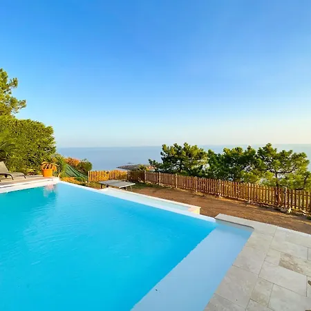 Sea-view For 11 Guests With A Heated Infinity Pool Villa