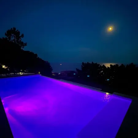 Sea-view For 11 Guests With A Heated Infinity Pool Villa